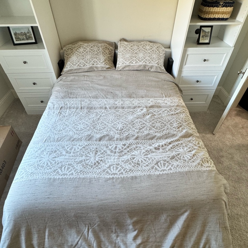 Elegant Gray and White Bedding Set